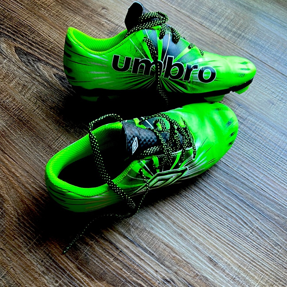 Umbro soccer cleats in neon green size 1
